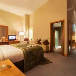 Newpark Hotel 4*