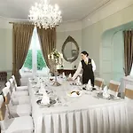 Newpark Hotel 4*