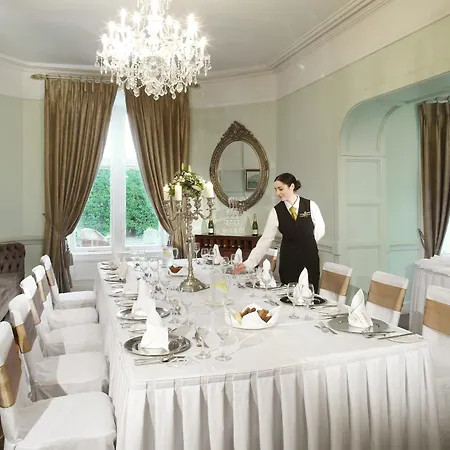 Newpark Szálloda 4*