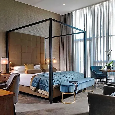 Newpark Hotel 4*
